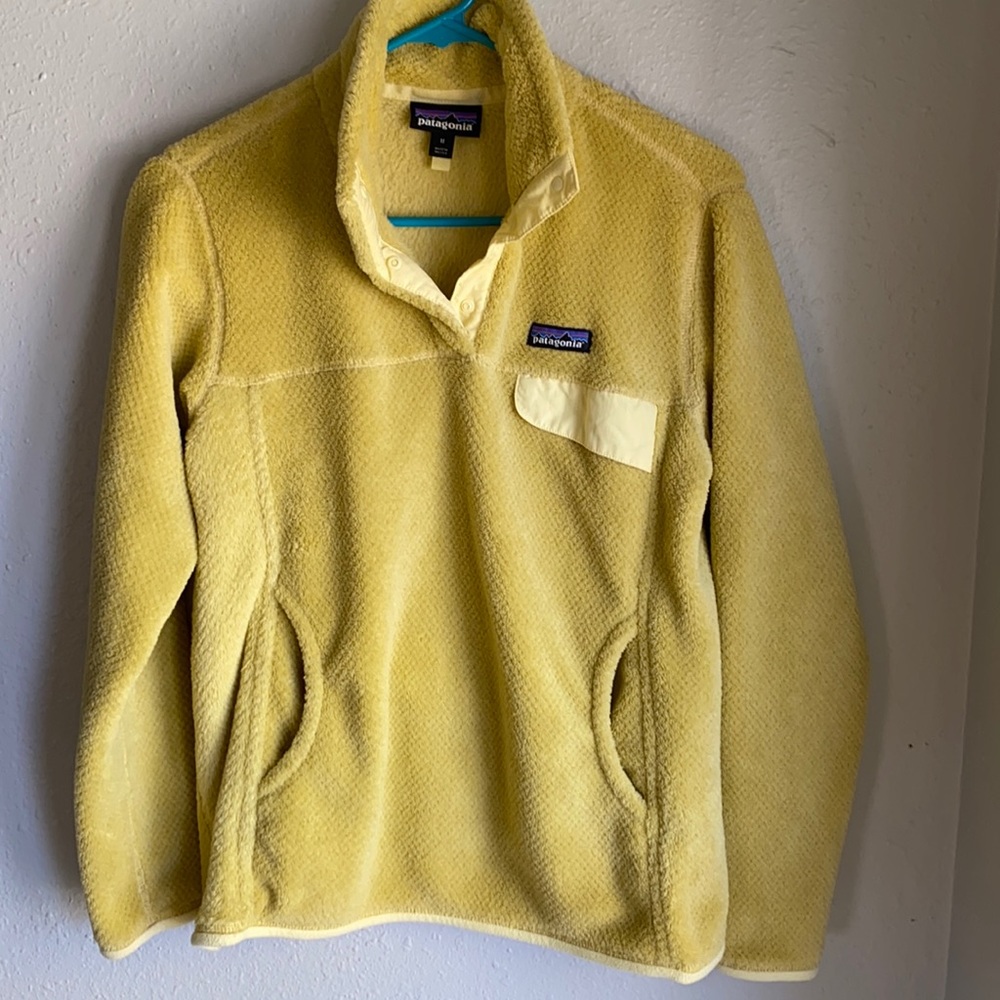 Women’s lightweight Synchilla fleece snap-t pullover.